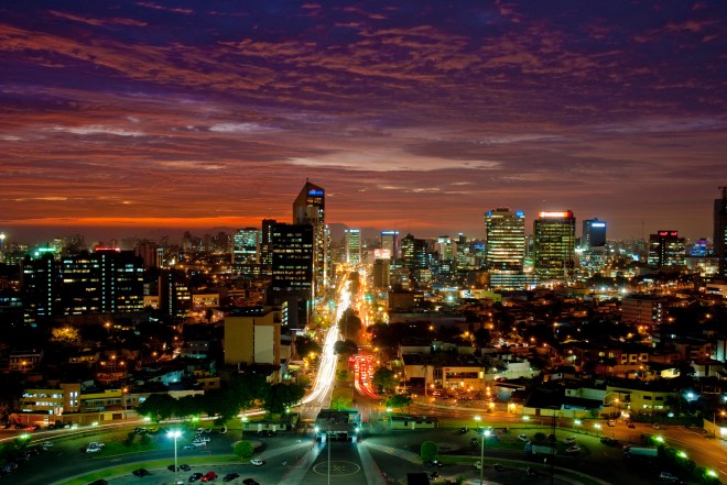 San Isidro de noche (Lima - Perú)