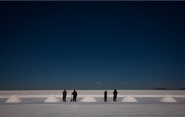 Personas de la etnia uru-murato en las salinas Credit Josh Haner/The New York Times